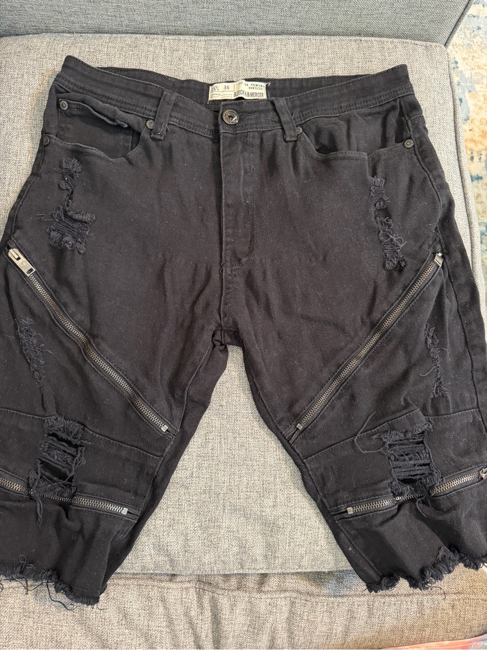 Bleecker & Mercer Cut Off Black Distressed Cargo Shorts Zip Detail GUC Size 36